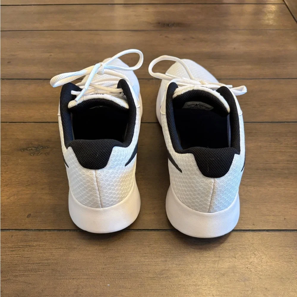 Nike Tanjun Men’s White and Black Sneakers - Picture 4 of 6